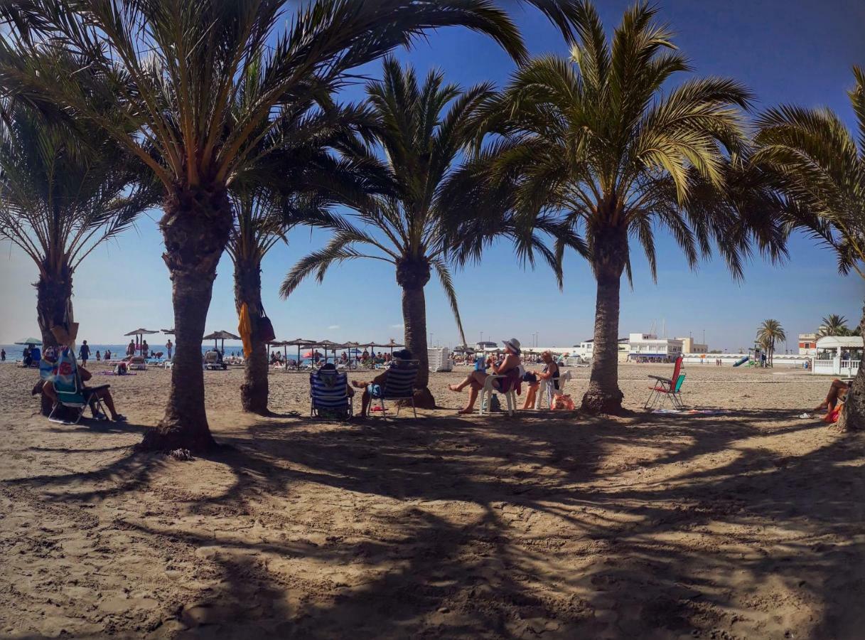 2 Bedroom's Flat On The Beach, Center, 1 Line Appartement *